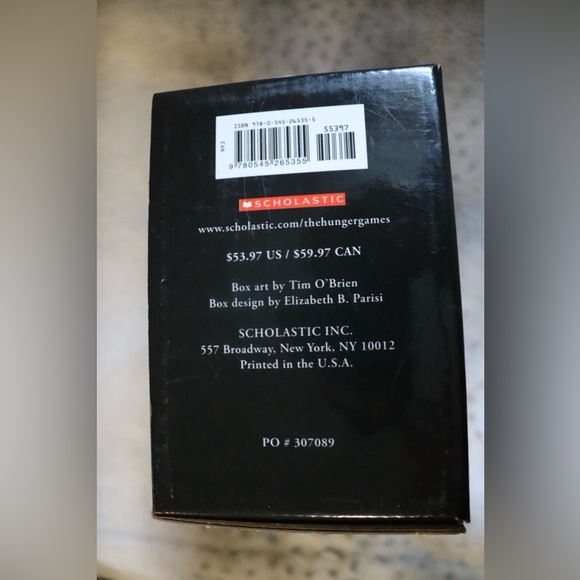 The Hunger Games Trilogy Hard Cover Box Set. Written by Suzanne Collins - Picture 3 of 15